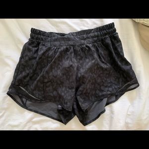Lululemon hotty hot short black cheetah